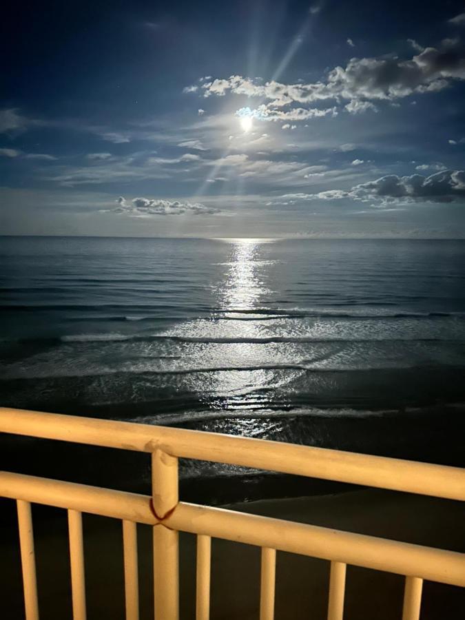 Beach Oasis 704 Lovely Daytona Ocean Front For 5 Sleeps Up To 12 Daytona Beach Exterior photo
